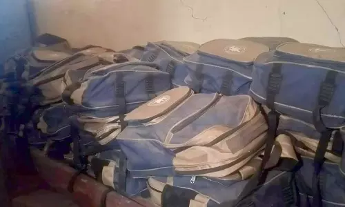 Gauribidanur : धूल खा रहे शिक्षण उपकरण Gauribidanur : धूल खा रहे शिक्षण उपकरण