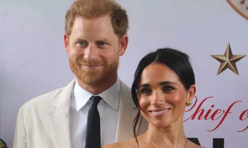 Prince Harry की सुरक्षा को लेकर कानूनी झटके के बीच मेघन मार्कल ने सब कुछ बताने वाली किताब की योजना से इनकार किया Prince Harry की सुरक्षा को लेकर कानूनी झटके के बीच मेघन मार्कल ने सब कुछ बताने वाली किताब की योजना से इनकार किया