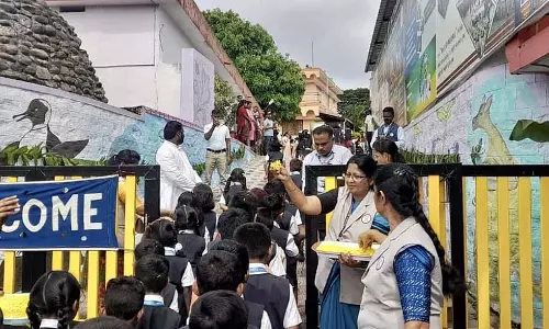 Sunthikoppa : शिक्षकों ने छात्रों का स्वागत किया