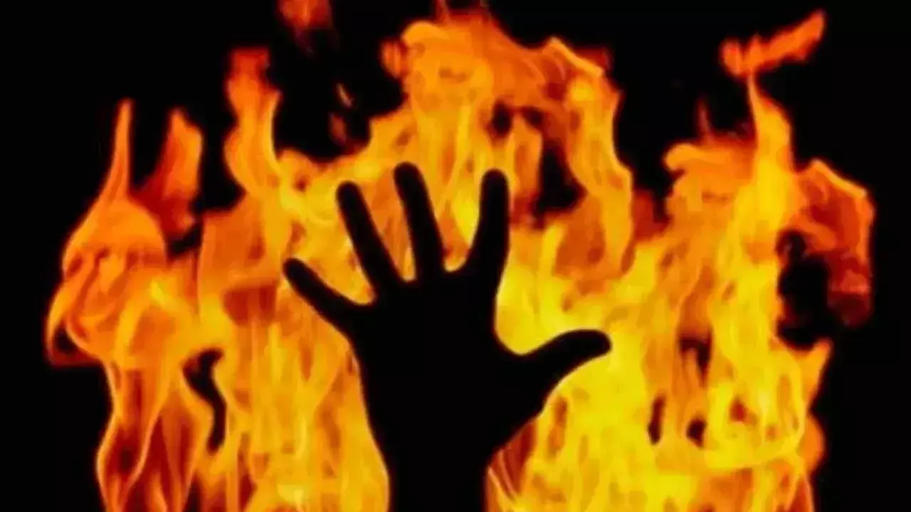 Mirzapur: घरेलू तकरार के बाद युवक ने आत्महत्या का प्रयास किया Mirzapur: घरेलू तकरार के बाद युवक ने आत्महत्या का प्रयास किया
