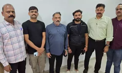 Pune : वैष्णवी हगावने आत्महत्या मामले में राजेंद्र और सुशील हगावने को न्यायिक हिरासत में भेजा गया Pune : वैष्णवी हगावने आत्महत्या मामले में राजेंद्र और सुशील हगावने को न्यायिक हिरासत में भेजा गया