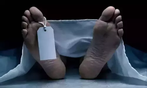 Kerala : जहाज पर मृत नाविक का शव 20 दिन बाद भी घर नहीं लाया जा सका Kerala : जहाज पर मृत नाविक का शव 20 दिन बाद भी घर नहीं लाया जा सका