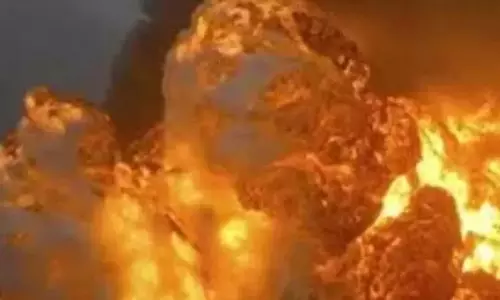 Telangana: गाचीबोवली में पेट्रोल बंक के पास कार में आग लगी