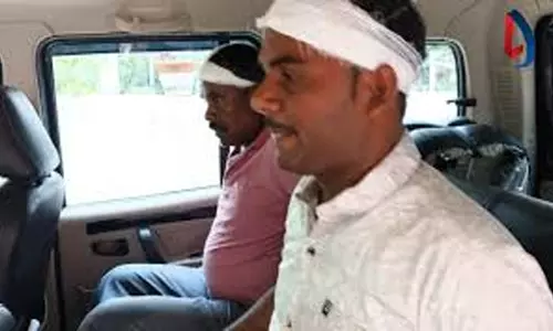 ग्रामीणों ने पुलिस पर बोला हमला, थाना प्रभारी सहित दो पुलिसकर्मी घायल