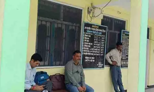 Chamba: किराया न चुकाने पर मकान मालिक ने उप-तहसील कार्यालय पर लगाया ताला