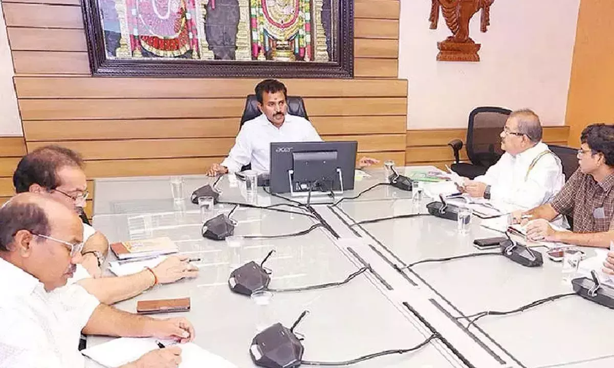 टीटीडी छात्रों में नैतिक मूल्यों को विकसित करने के लिए ‘सद्गमय’ पर विचार कर रहा है टीटीडी छात्रों में नैतिक मूल्यों को विकसित करने के लिए ‘सद्गमय’ पर विचार कर रहा है