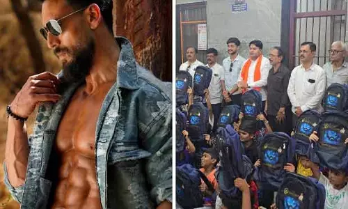 Tiger Shroff के हुबली प्रशंसकों ने सामुदायिक अभियान में 150 से अधिक स्कूल बैग वितरित किए Tiger Shroff के हुबली प्रशंसकों ने सामुदायिक अभियान में 150 से अधिक स्कूल बैग वितरित किए
