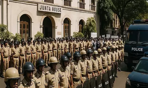 GOA: टैक्सी ऑपरेटरों के विरोध प्रदर्शन से पहले जुंटा हाउस के बाहर भारी पुलिस बल तैनात GOA: टैक्सी ऑपरेटरों के विरोध प्रदर्शन से पहले जुंटा हाउस के बाहर भारी पुलिस बल तैनात
