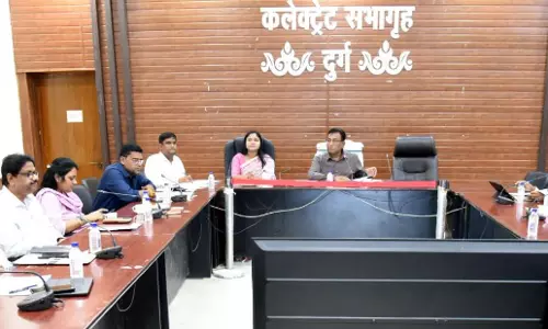 संभाग आयुक्त ने ली संभाग स्तरीय अधिकारियों की समय-सीमा प्रकरणों की समीक्षा बैठक