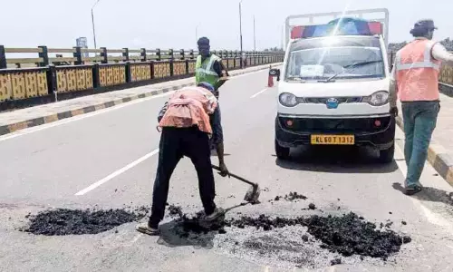 अरूर-कुंबलम पुल; बारिश रुकने पर गड्ढे भरने का काम किया जाएगा