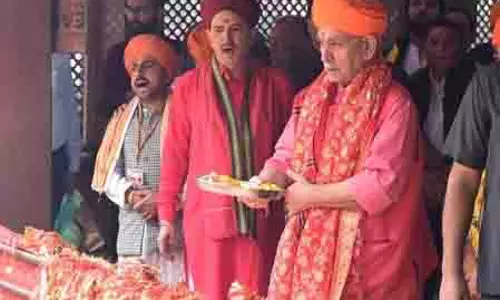 Jammu and Kashmir के एलजी ने माता खीर भवानी मंदिर में प्रार्थना की