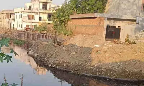 Buddha नाले पर कंक्रीट की दीवार, चार को नोटिस, निरीक्षण हुआ