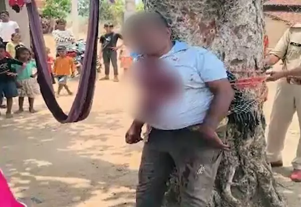 डॉक्टर को बंधक बनाकर पीटा, फिर दबंगों ने किया वीडियो वायरल डॉक्टर को बंधक बनाकर पीटा, फिर दबंगों ने किया वीडियो वायरल