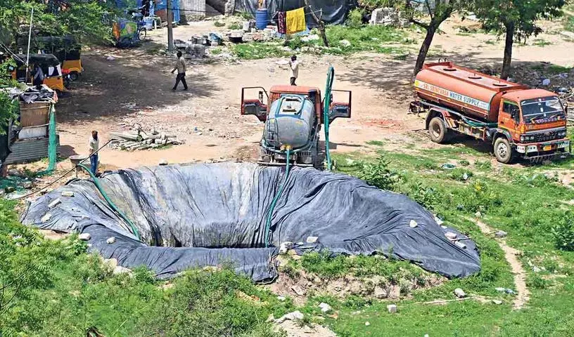 Hyderabad: जल टैंकर माफिया का भूजल दोहन, सरकारी एजेंसियां मौन Hyderabad: जल टैंकर माफिया का भूजल दोहन, सरकारी एजेंसियां मौन