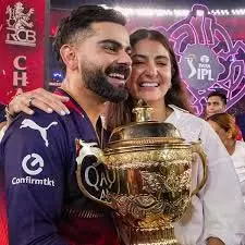 Entertainment: RCB की जीत के बाद दिखा विरुष्का मोमेंट Entertainment: RCB की जीत के बाद दिखा विरुष्का मोमेंट