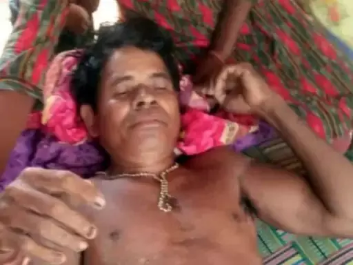 ग्रामीण के रीढ़ की हड्डी को हाथी ने तोड़ा, बैठने में असमर्थ ग्रामीण के रीढ़ की हड्डी को हाथी ने तोड़ा, बैठने में असमर्थ