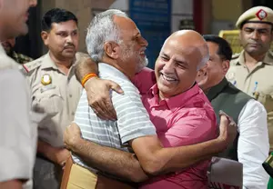 क्लासरूम कंस्ट्रक्शन घोटाला: मनीष सिसोदिया और सत्येंद्र जैन को एसीबी का समन, पूछताछ के लिए बुलाया क्लासरूम कंस्ट्रक्शन घोटाला: मनीष सिसोदिया और सत्येंद्र जैन को एसीबी का समन, पूछताछ के लिए बुलाया