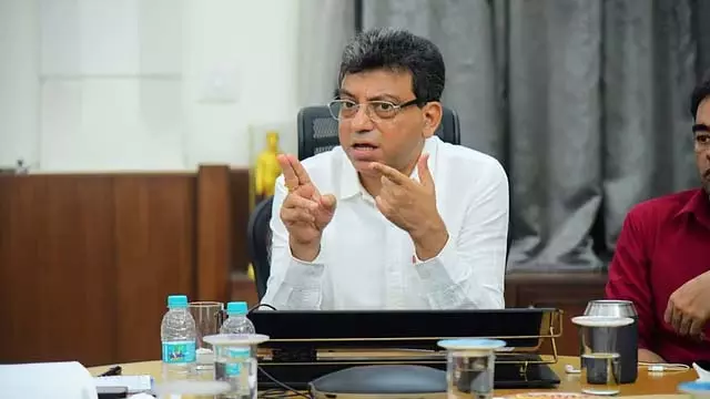 गड्ढों और बाढ़ के प्रबंधन के लिए आवश्यक कदम उठाएं: BBMP ने अधिकारियों को निर्देश दिए गड्ढों और बाढ़ के प्रबंधन के लिए आवश्यक कदम उठाएं: BBMP ने अधिकारियों को निर्देश दिए