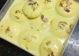Sweet Recipe: घर पर बनाएं केसर रसमलाई Sweet Recipe: घर पर बनाएं केसर रसमलाई