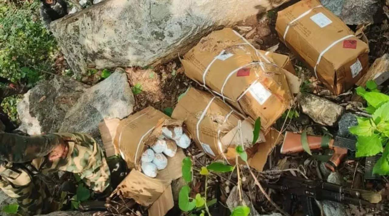 ओडिशा-झारखंड सीमा के पास सारंडा जंगल में माओवादी गतिविधियों पर कार्रवाई तेज, 700 किलोग्राम विस्फोटक जब्त ओडिशा-झारखंड सीमा के पास सारंडा जंगल में माओवादी गतिविधियों पर कार्रवाई तेज, 700 किलोग्राम विस्फोटक जब्त