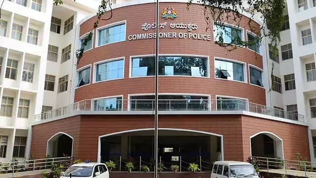 हेब्बागोडी, अवलाहल्ली और कुंभगोड पुलिस स्टेशन बैंगलोर सिटी पुलिस के अधिकार क्षेत्र में हेब्बागोडी, अवलाहल्ली और कुंभगोड पुलिस स्टेशन बैंगलोर सिटी पुलिस के अधिकार क्षेत्र में