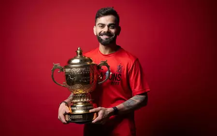 मुझे आपने 18 साल इंतजार करवाया... आईपीएल ट्रॉफी जीतने के बाद इमोशनल हुए विराट कोहली मुझे आपने 18 साल इंतजार करवाया... आईपीएल ट्रॉफी जीतने के बाद इमोशनल हुए विराट कोहली
