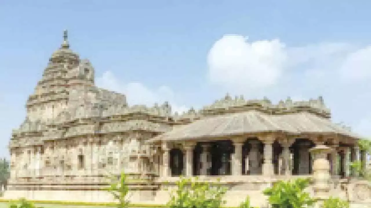 Karnataka: लकुंडी मंदिर में पुरातत्व उत्खनन शुरू Karnataka: लकुंडी मंदिर में पुरातत्व उत्खनन शुरू