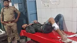 Raebareli: पशु तस्करों से भिड़ी पुलिस, मुठभेड़ में दो के पैरों में लगी गोली Raebareli: पशु तस्करों से भिड़ी पुलिस, मुठभेड़ में दो के पैरों में लगी गोली