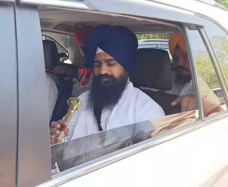 Akal Takht Jathedar ज्ञानी गर्गज ने पटियाला जेल में बलवंत सिंह राजोआना से मुलाकात की Akal Takht Jathedar ज्ञानी गर्गज ने पटियाला जेल में बलवंत सिंह राजोआना से मुलाकात की
