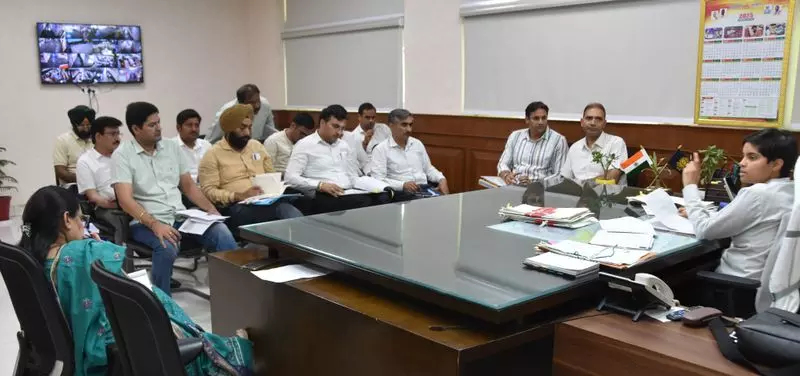 Haryana : मानसून से पहले नालों की समय पर सफाई सुनिश्चित करें Haryana : मानसून से पहले नालों की समय पर सफाई सुनिश्चित करें