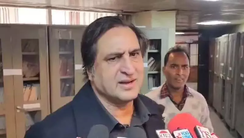 सरकारी कर्मचारियों की बर्खास्तगी दुर्भाग्यपूर्ण: Sajad Lone सरकारी कर्मचारियों की बर्खास्तगी दुर्भाग्यपूर्ण: Sajad Lone