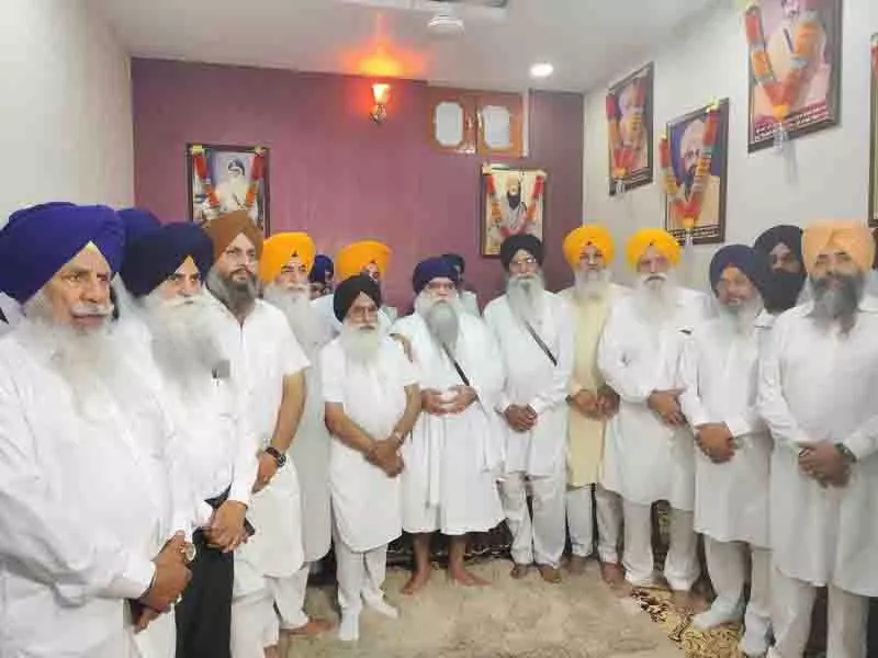 Punjab: 6 जून को समुदाय को संबोधित करने के लिए SGPC के फैसले पर सबकी निगाहें Punjab: 6 जून को समुदाय को संबोधित करने के लिए SGPC के फैसले पर सबकी निगाहें