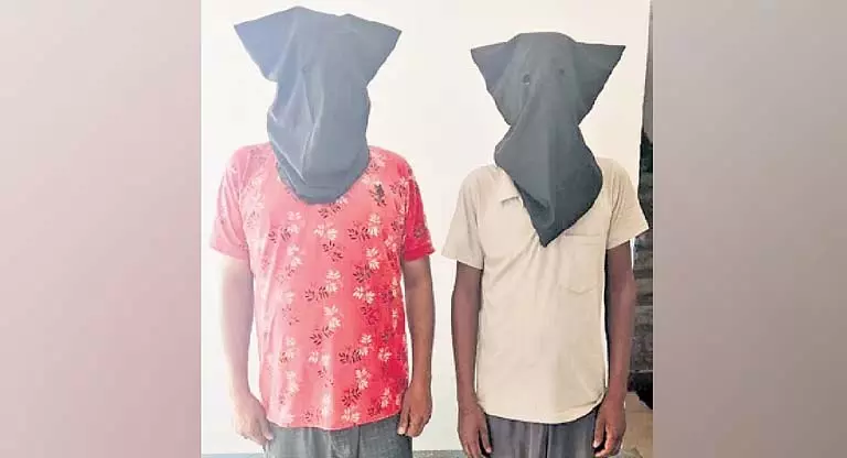 Odisha में विस्फोटकों से लदे ट्रक जब्त, गोदाम मालिक और चालक गिरफ्तार Odisha में विस्फोटकों से लदे ट्रक जब्त, गोदाम मालिक और चालक गिरफ्तार