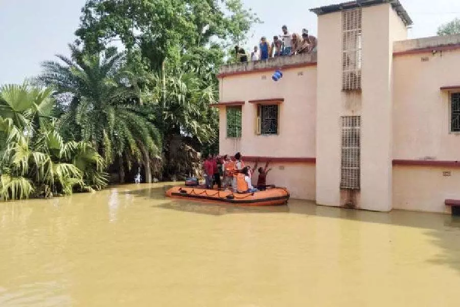 Bengal: सरकार दक्षिण में बाढ़ को रोकने के लिए प्रयासरत, राज्य सिंचाई विभाग ने उपाय शुरू किए Bengal: सरकार दक्षिण में बाढ़ को रोकने के लिए प्रयासरत, राज्य सिंचाई विभाग ने उपाय शुरू किए