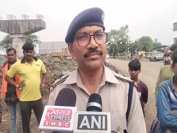 MP: झाबुआ में सीमेंट से भरा ट्रक कार पर पलटने से पांच नाबालिगों समेत 9 लोगों की मौत, 2 घायल MP: झाबुआ में सीमेंट से भरा ट्रक कार पर पलटने से पांच नाबालिगों समेत 9 लोगों की मौत, 2 घायल