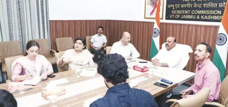 उपमुख्यमंत्री ने जेके रेजिडेंट कमीशन में विकास कार्यों की समीक्षा की उपमुख्यमंत्री ने जेके रेजिडेंट कमीशन में विकास कार्यों की समीक्षा की