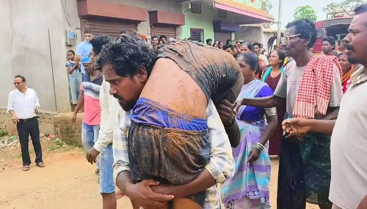 Odisha के नबरंगपुर गांव में सेप्टिक टैंक में दम घुटने से चार लोगों की मौत Odisha के नबरंगपुर गांव में सेप्टिक टैंक में दम घुटने से चार लोगों की मौत