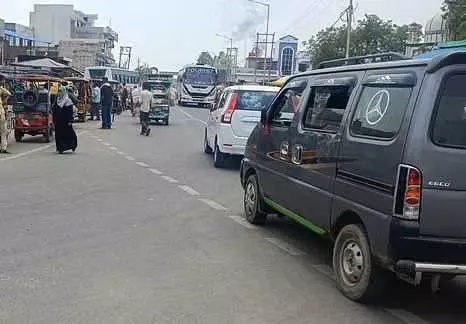 Pilibhith: राज्यपाल दौरे के दौरान ट्रैफिक प्लानिंग की चूक, वाहन निकाले फिर रोके गए Pilibhith: राज्यपाल दौरे के दौरान ट्रैफिक प्लानिंग की चूक, वाहन निकाले फिर रोके गए