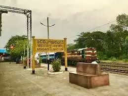 AP चैंबर्स ने दुव्वाडा-निदादावोल रेलवे लाइन को चौगुना करने की मांग की AP चैंबर्स ने दुव्वाडा-निदादावोल रेलवे लाइन को चौगुना करने की मांग की