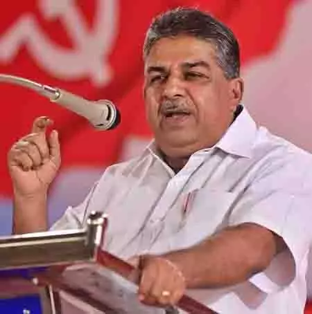 केरल ने जहाज़ दुर्घटना के मुद्दे पर हर संभव प्रयास किया: Minister केरल ने जहाज़ दुर्घटना के मुद्दे पर हर संभव प्रयास किया: Minister