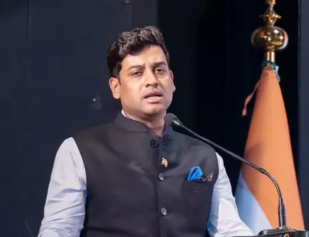 राहुल गांधी हमेशा हर मुद्दे पर राजनीति करते आए हैं : श्रीकांत शिंदे राहुल गांधी हमेशा हर मुद्दे पर राजनीति करते आए हैं : श्रीकांत शिंदे