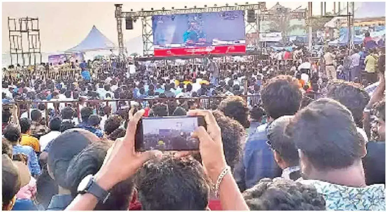 Andhra: कोहली के प्रशंसक जादुई नंबर 18 से जुड़े Andhra: कोहली के प्रशंसक जादुई नंबर 18 से जुड़े