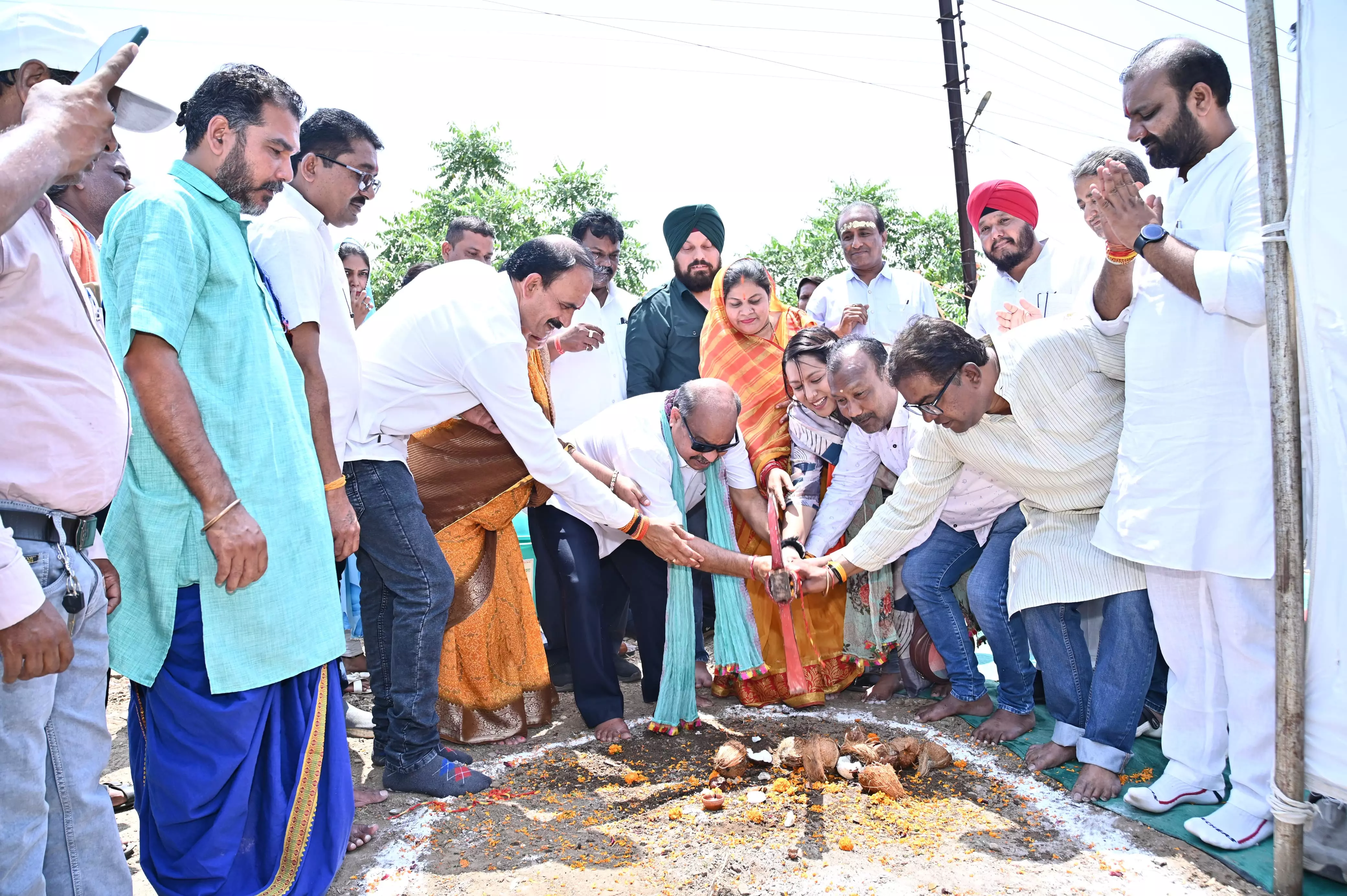 खम्हारडीह थाने के पास महाप्रभु जगन्नाथ की मौसी माता गुंडीचा का घर बनाने हुआ भूमिपूजन खम्हारडीह थाने के पास महाप्रभु जगन्नाथ की मौसी माता गुंडीचा का घर बनाने हुआ भूमिपूजन