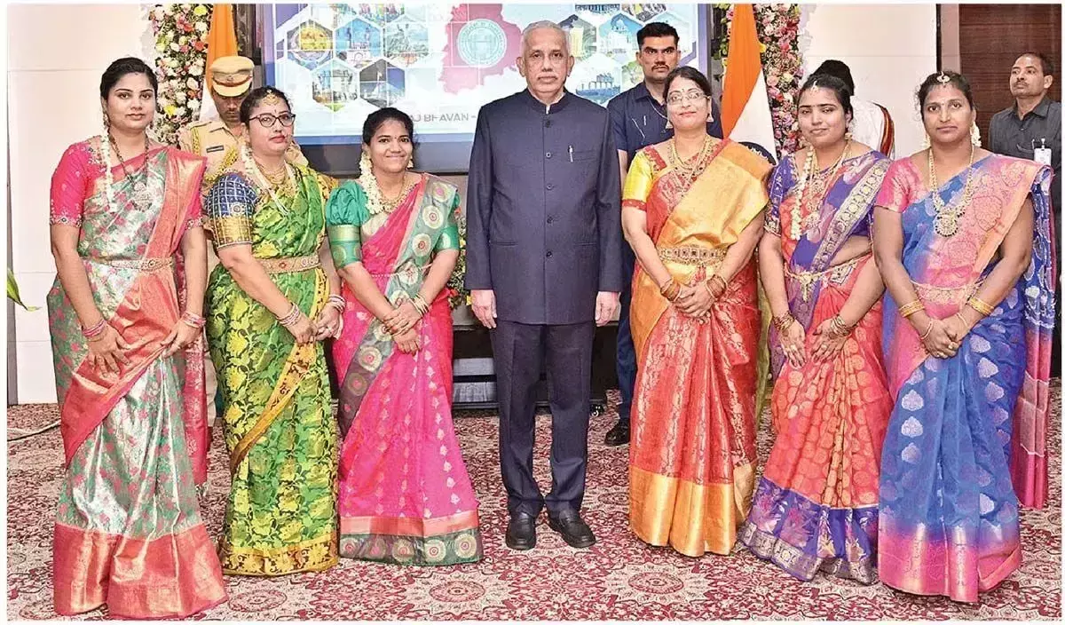 Andhra: राजभवन में तेलंगाना राज्य स्थापना दिवस मनाया गया Andhra: राजभवन में तेलंगाना राज्य स्थापना दिवस मनाया गया