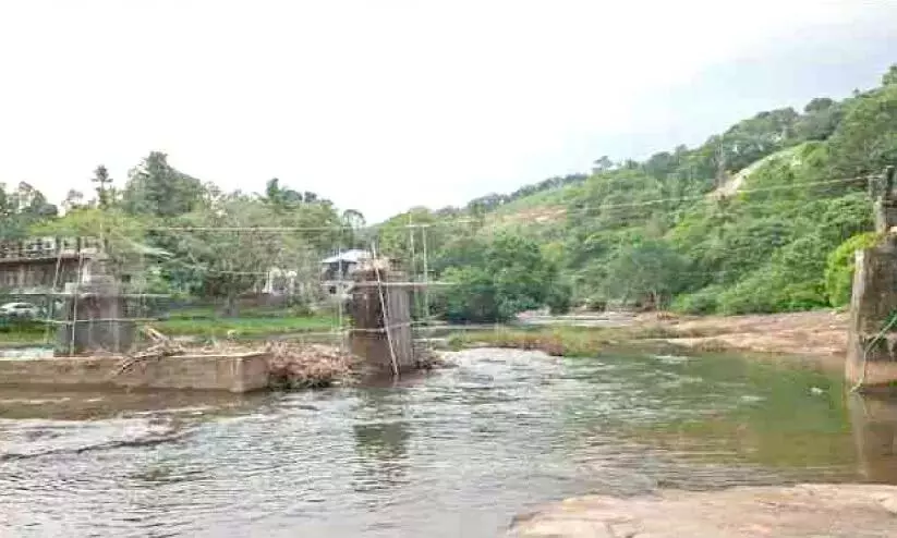 एलापुंगल और करक्कड़ के निवासियों की परेशानी : इस शैक्षणिक वर्ष में भी पुल नहीं बना एलापुंगल और करक्कड़ के निवासियों की परेशानी : इस शैक्षणिक वर्ष में भी पुल नहीं बना