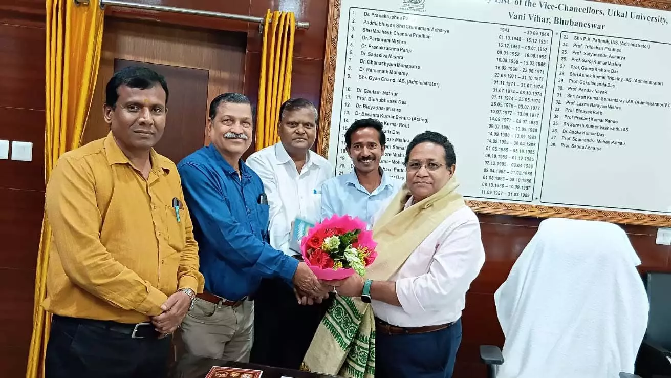 Odisha:उत्कल विश्वविद्यालय के कार्यवाहक कुलपति का पुराने छात्र संघ द्वारा स्वागत Odisha:उत्कल विश्वविद्यालय के कार्यवाहक कुलपति का पुराने छात्र संघ द्वारा स्वागत
