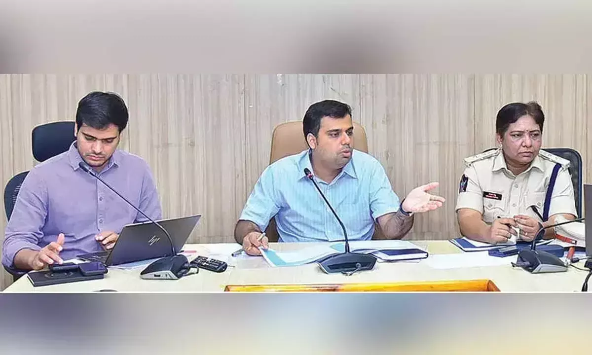 मानसून की चुनौतियों के लिए तैयार रहें बाबुओं को: Collector मानसून की चुनौतियों के लिए तैयार रहें बाबुओं को: Collector