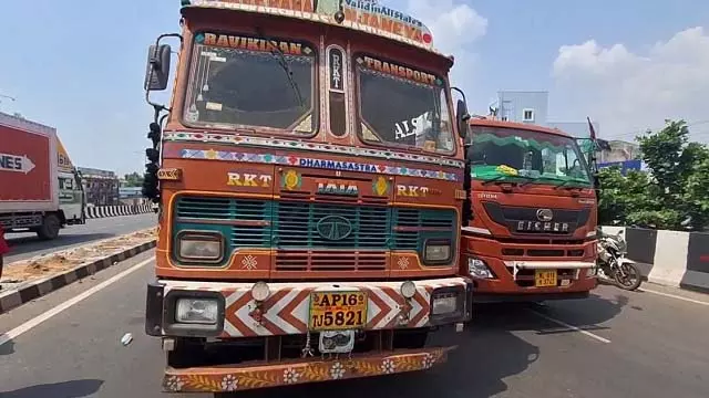 कटक में ट्रक से कुचलकर मौत कटक में ट्रक से कुचलकर मौत