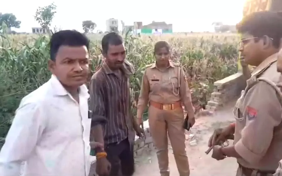 Farrukhabad: शराब के नशे में तमंचा लेकर घूम रहे युवक को पुलिस ने दबोचा Farrukhabad: शराब के नशे में तमंचा लेकर घूम रहे युवक को पुलिस ने दबोचा