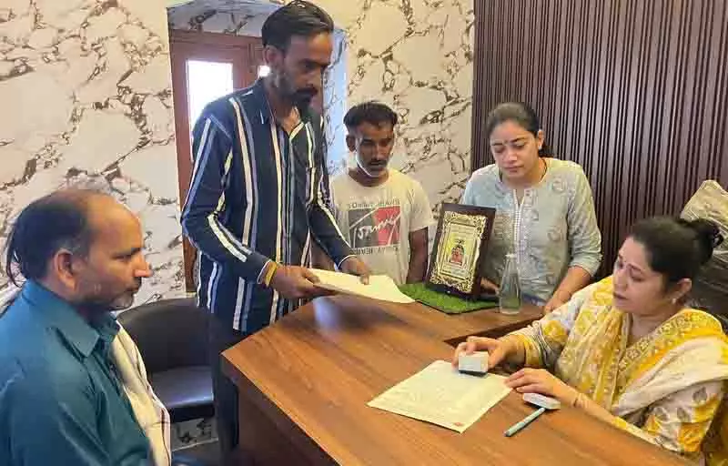 Ludhiana: महिला पार्षदों और सरपंचों ने पुरुष पार्टी नेताओं की अनुपस्थिति की भरपाई की Ludhiana: महिला पार्षदों और सरपंचों ने पुरुष पार्टी नेताओं की अनुपस्थिति की भरपाई की
